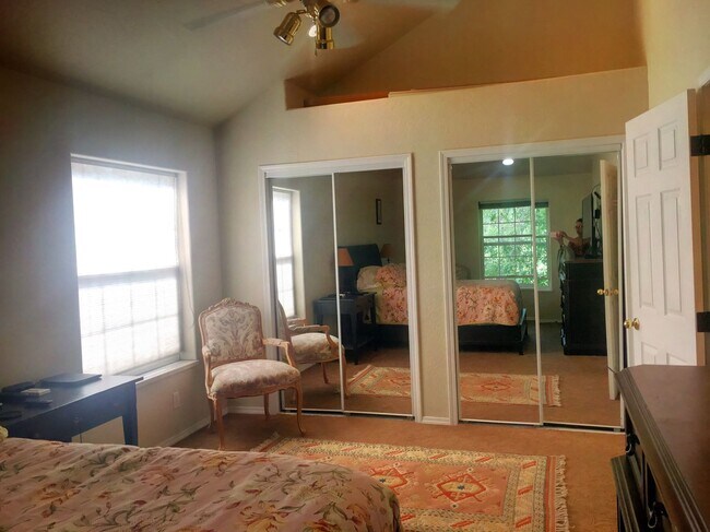 Building Photo - Downtown Glenwood Springs Condo