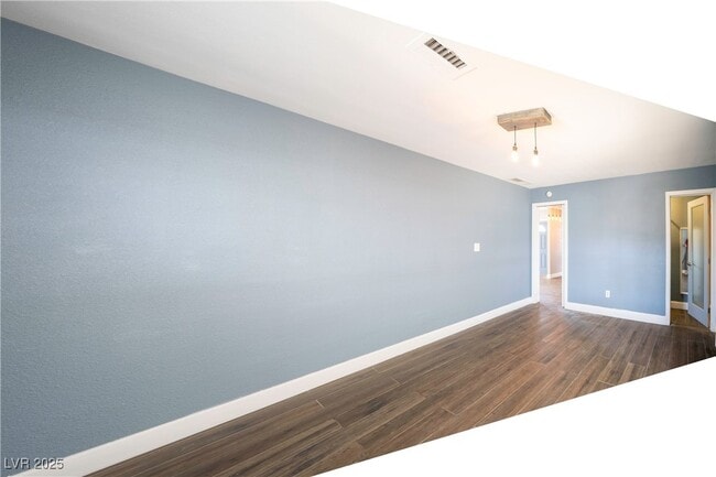 Building Photo - 550 Karen Way