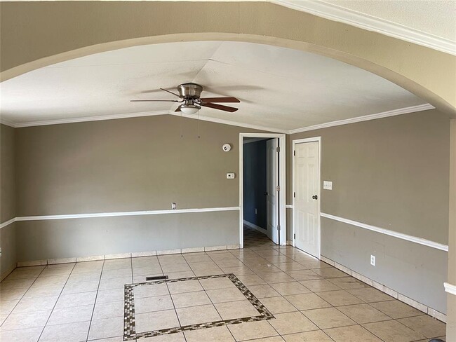 Building Photo - 417 Lenora Dr