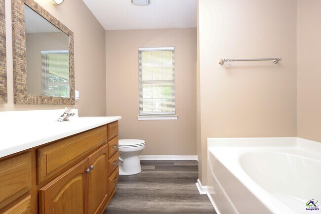 Building Photo - 103 Lions Gate