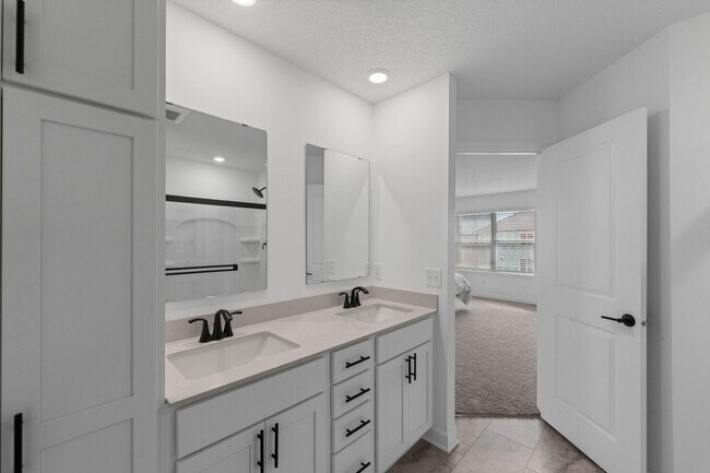Building Photo - 985 Annagaire Curv