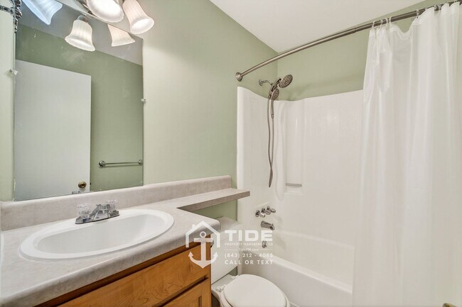 Building Photo - Coastal Convenience on James Island!
