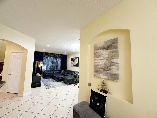 Building Photo - 5152 Woodfield Way