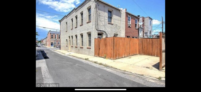 Building Photo - 3 Bed - Pets Allowed Near Patterson Park
