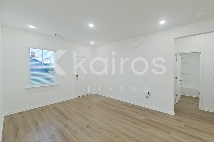 Building Photo - 122 Silver Maple Cir