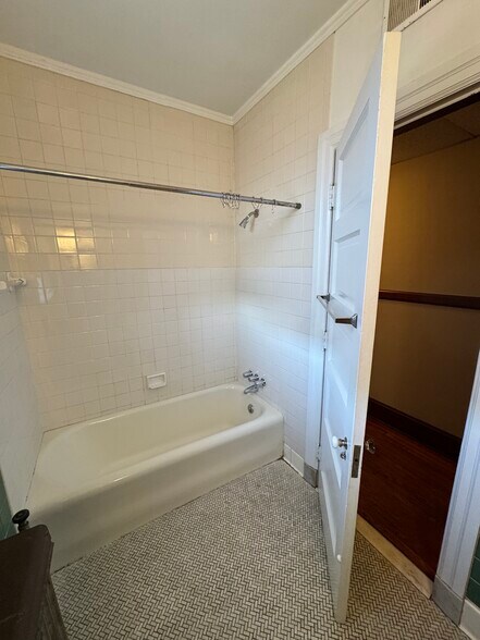 Building Photo - 3 E Chestnut St