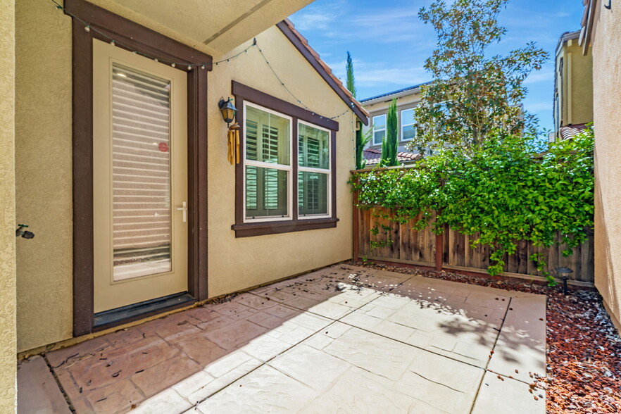 Building Photo - 3343 Vittoria Loop