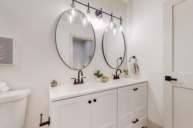 Building Photo - 223 Sierra Dr SE