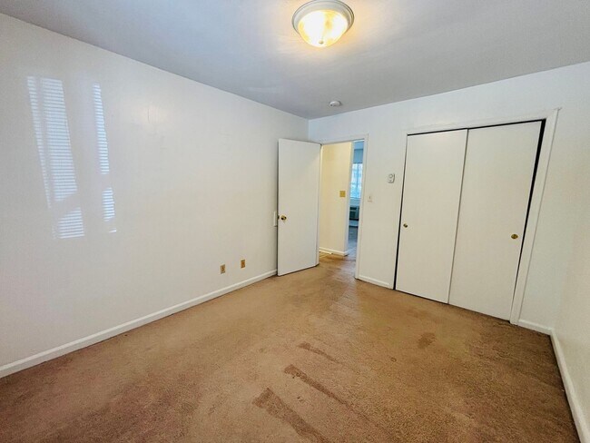 Building Photo - 110 Northview Dr
