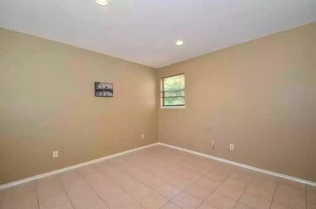 Building Photo - 1103 Dulles Ave