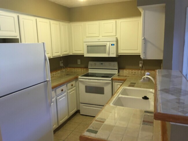 Building Photo - 6258 Braelinn Dr