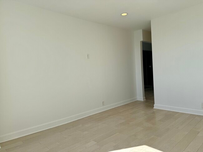 Building Photo - 655 W Irving Park Rd