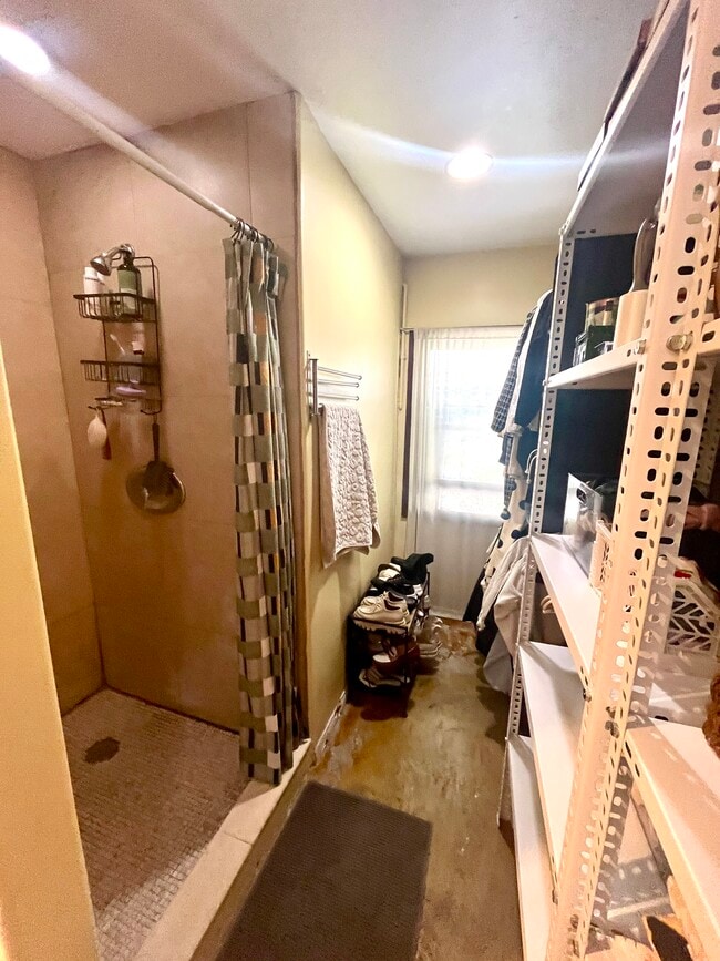 Building Photo - 652 Tularosa Dr