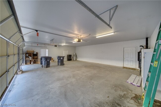 Building Photo - 3000 Pebble Beach Ave