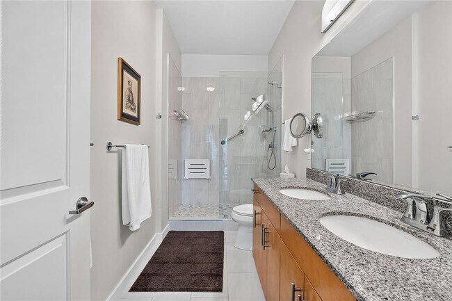 Building Photo - 360 Nueces St