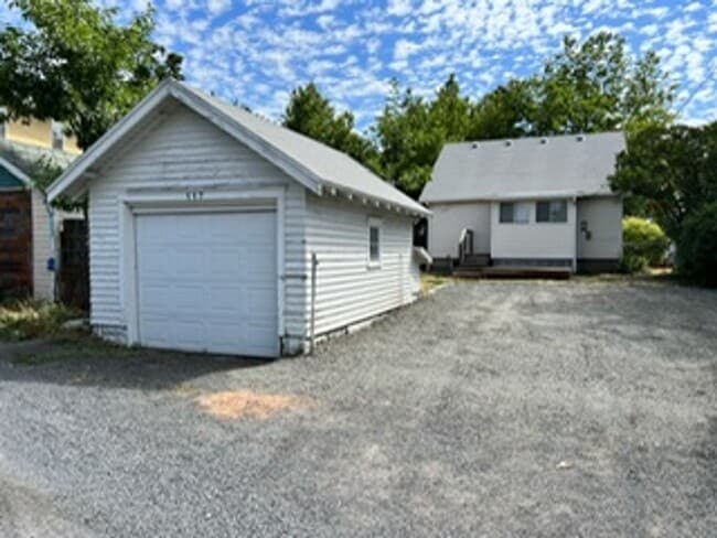 Building Photo - 117 S Jackson St