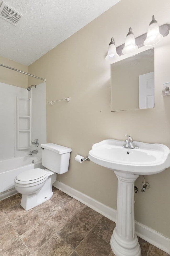 Building Photo - 3520 E Fall Creek Pkwy N Dr