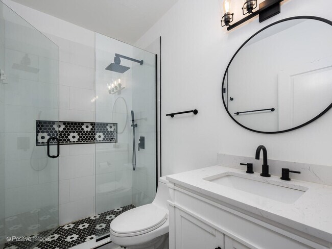 Building Photo - 3502 W Diversey Ave