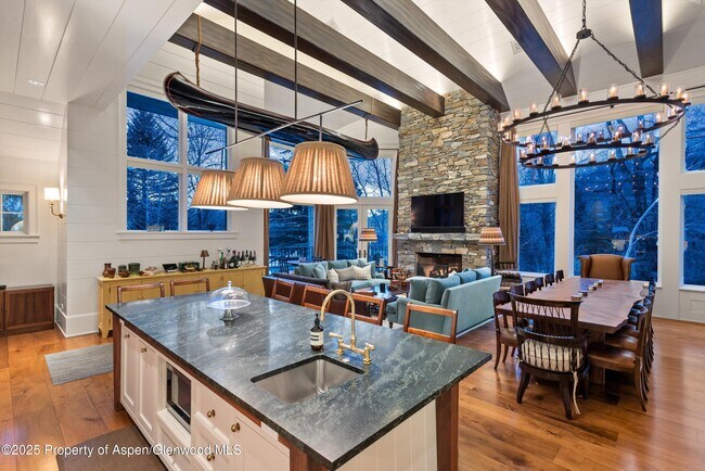 Building Photo - 304 S Garmisch St