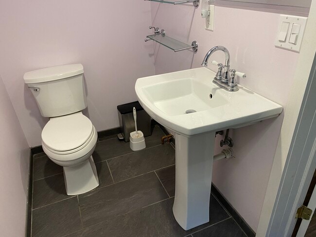 Building Photo - 12 Milham Rd