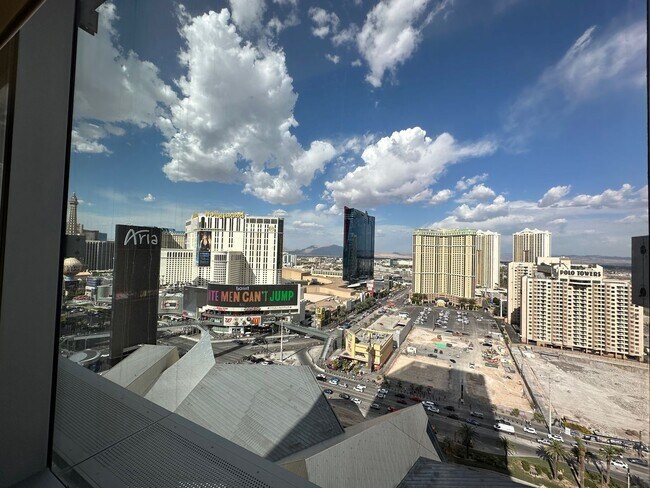 Building Photo - Beautiful 1-bed condo available at Veer