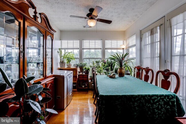 Building Photo - 6205 Sandpiper Ct