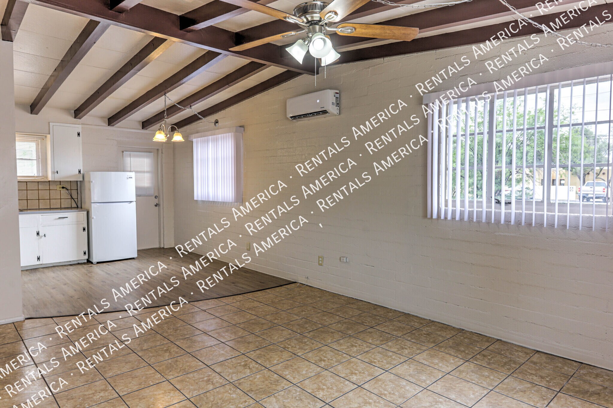 Building Photo - 3040 N Sparkman Blvd