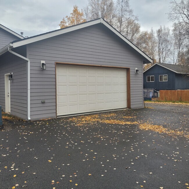 Building Photo - 8246 Rovenna St