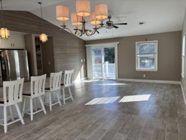 Building Photo - Beautiful home in Emerald Isle.