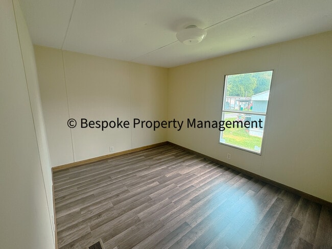 Building Photo - 147 Sunshine Valley