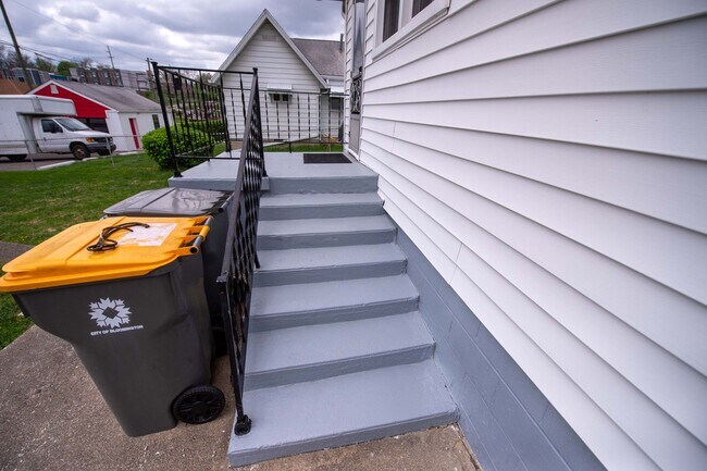 Building Photo - 112 E 15th St