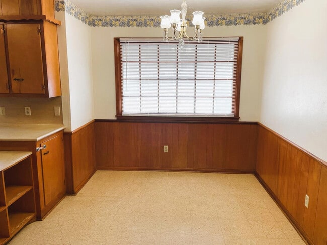 Building Photo - 1306 46th Pl