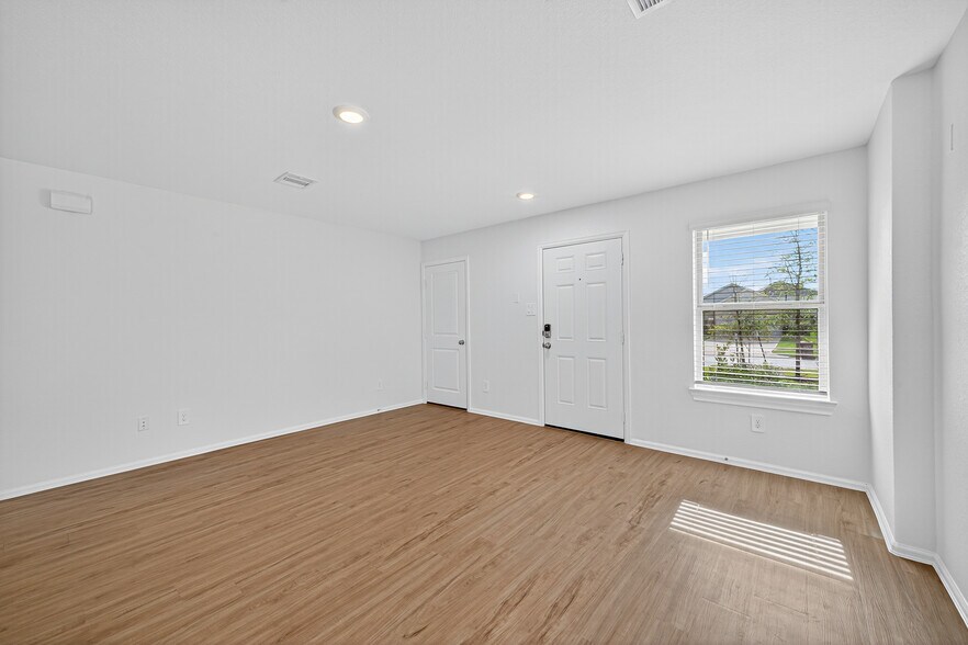 Building Photo - 18918 Western Falls Ct