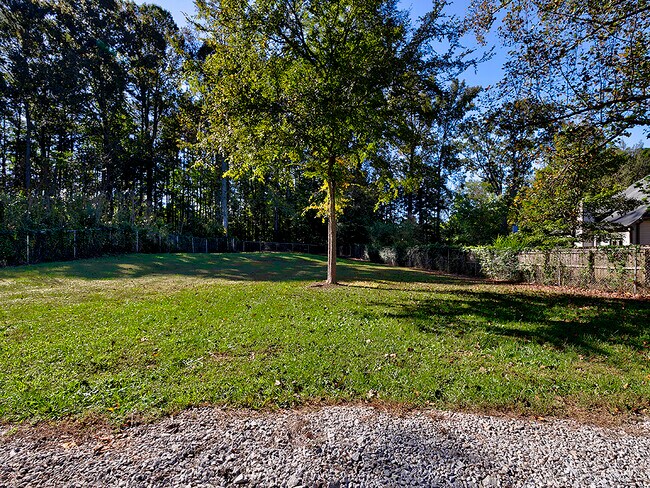 Building Photo - 2490 Clay Rd
