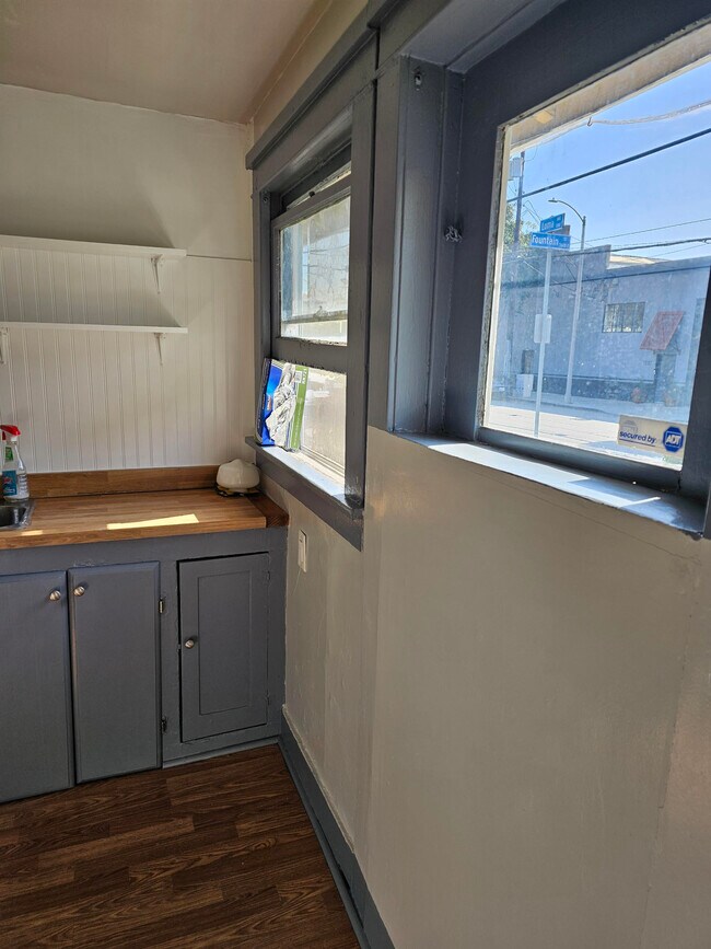 Building Photo - 1344 Loma Ave