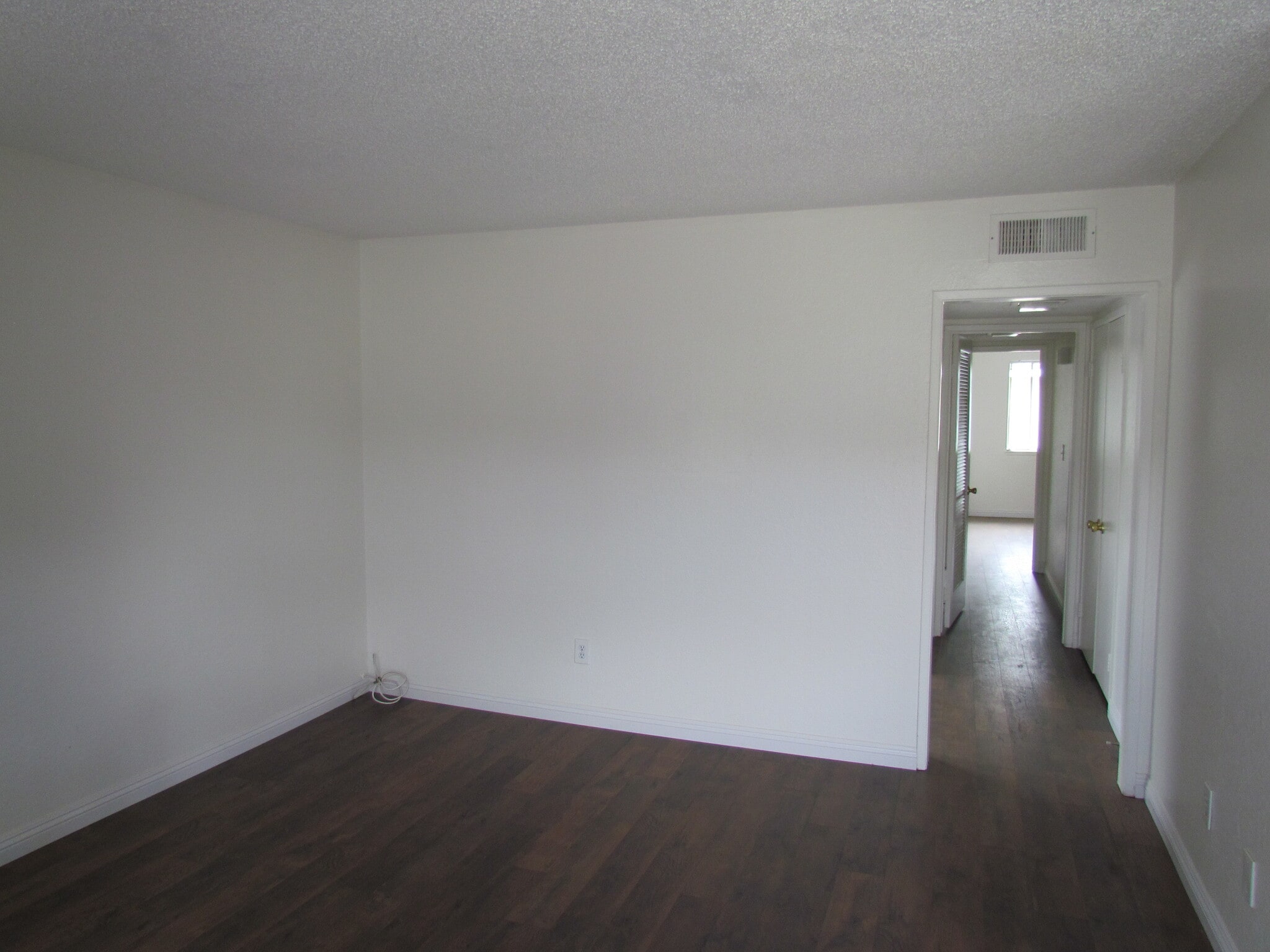 Building Photo - 16720 Cedarwood Cir