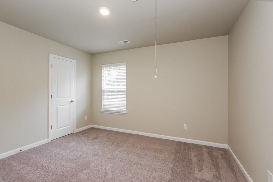 Building Photo - 204 Neal Dr