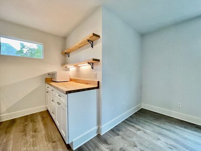 Building Photo - Urban Oasis in San Marcos' Historical District!