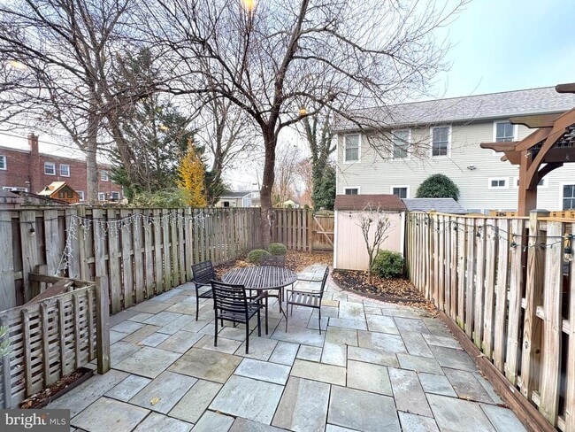 Building Photo - 1318 Dewitt Ave