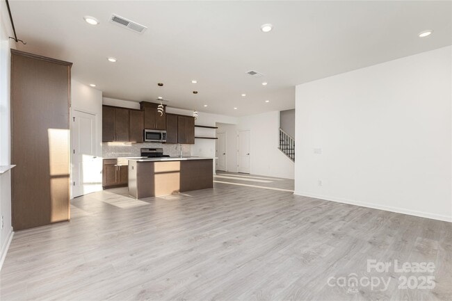 Building Photo - 14040 Lake Home Ln