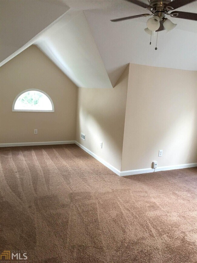 Building Photo - 111 Clarin Way