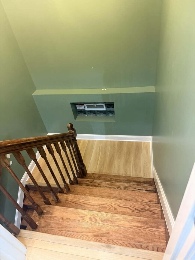 Building Photo - 524 S Oakley Ave