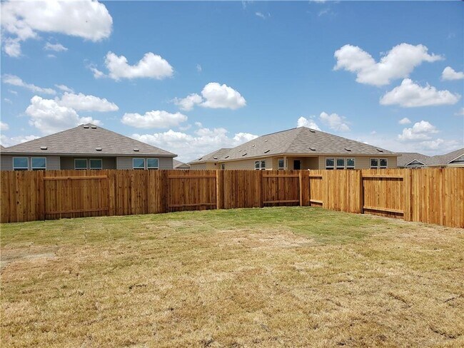 Building Photo - 109 Red Buckeye St