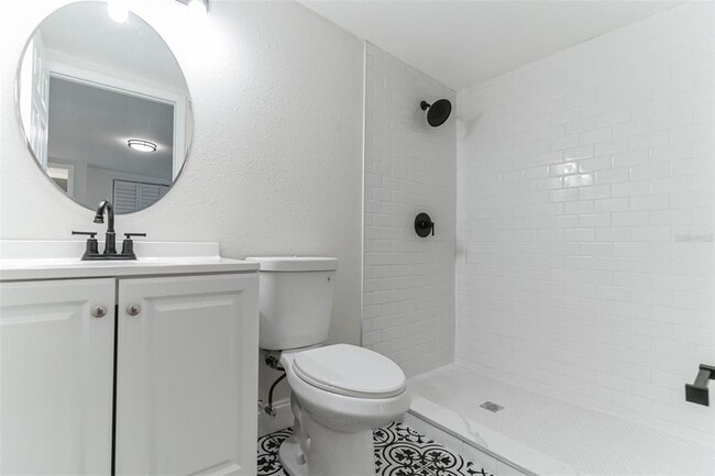 Building Photo - 6310 Belle Isles Dr