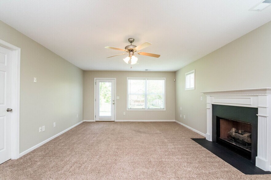 Building Photo - 42 Oakbrook Dr