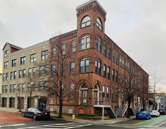 Primary Photo - 54 McWhorter St