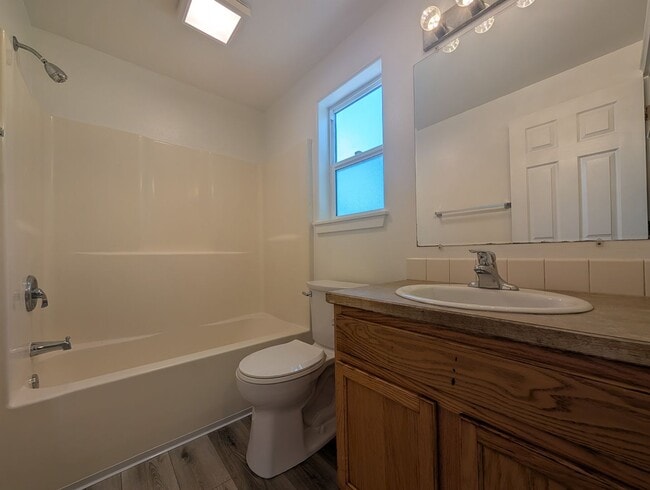 Building Photo - Nice 3 bed/1.5 bath duplex with fenced-in yard and 1 car garage