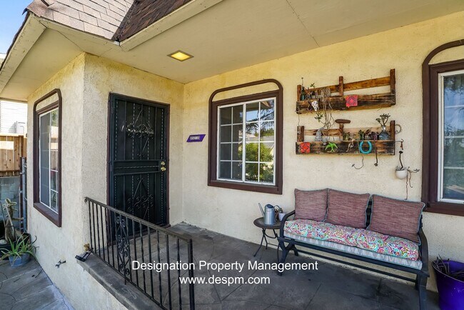 Building Photo - Roy