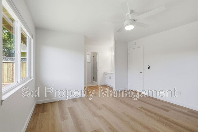 Building Photo - 905 Pellegrini St
