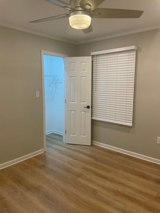 Building Photo - 1312 13th Ave SW